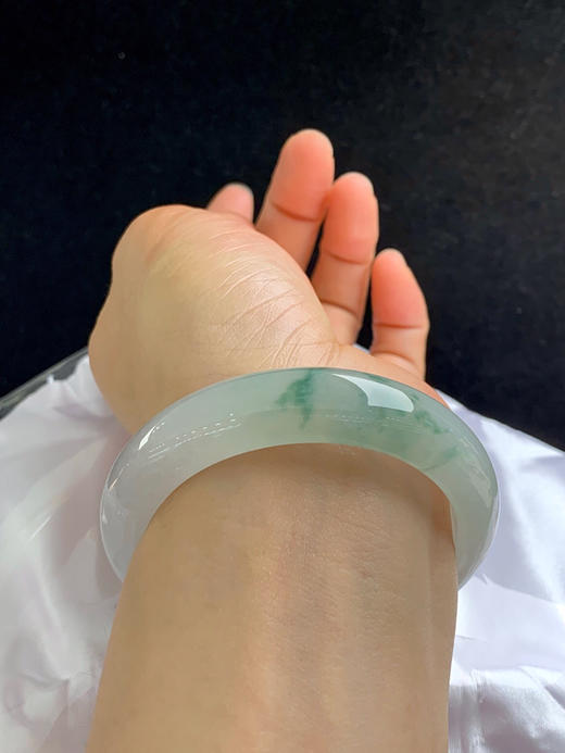 612739，55圈口，冰飘花正圈平安镯，白底飘蓝花，种水好，冰透有光 商品图5