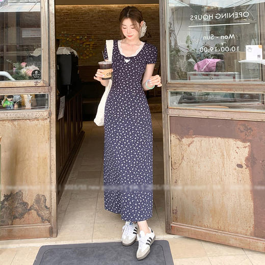 西遇v领碎花连衣裙女夏季新款蕾丝花边收腰法式短袖长裙SS050572 商品图1
