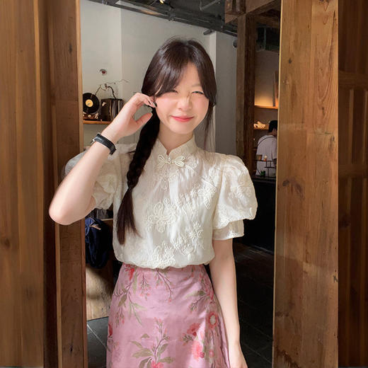 西遇新中式半身裙套装女2025年夏季新款短款盘扣衬衫上衣两件套SS050576/SS050577 商品图4