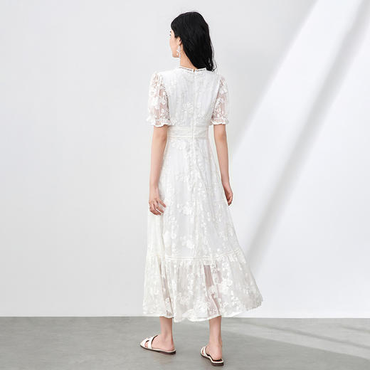 优雅知性氛围感文艺，重工刺绣V领连衣裙WLZD2506206 商品图1