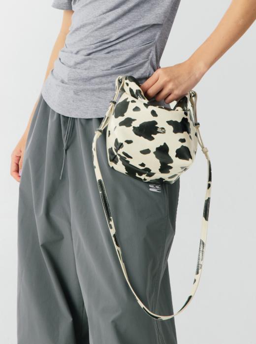 CryingCenter  奶牛纹迷你翻折手提包斜挎包 哭喊中心 商品图4