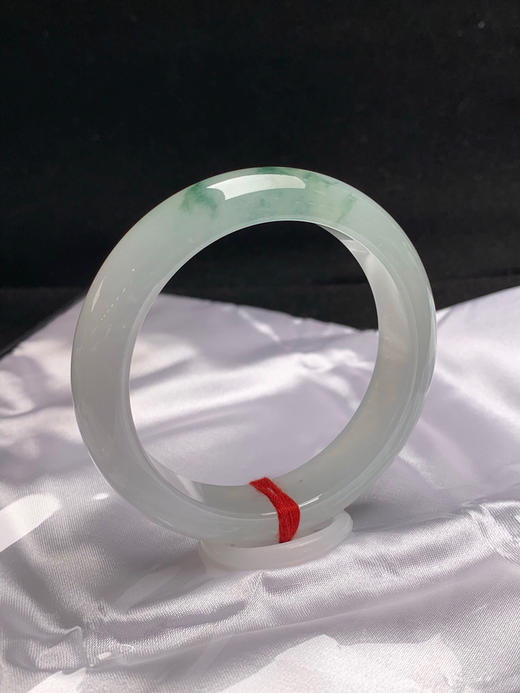 612739，55圈口，冰飘花正圈平安镯，白底飘蓝花，种水好，冰透有光 商品图1