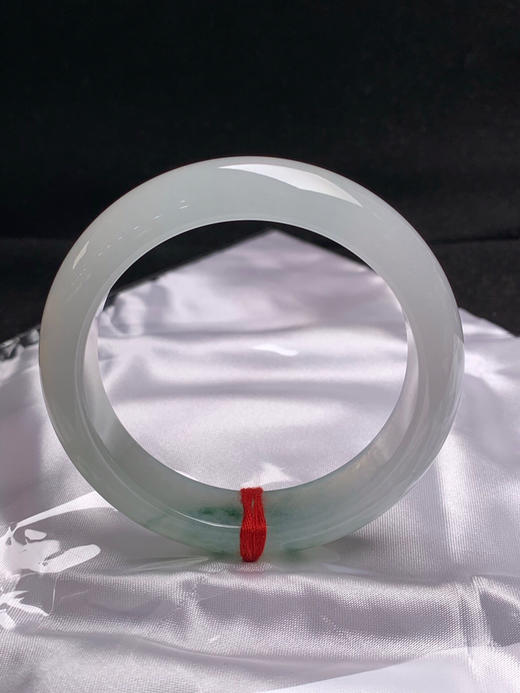 612739，55圈口，冰飘花正圈平安镯，白底飘蓝花，种水好，冰透有光 商品图3