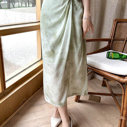 洛诗琳35607气质印花真丝半身裙2025夏季新款纽结水雾印花裙0657 商品图0