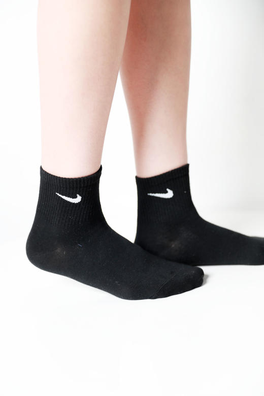 透气又好穿，黑色短筒运动袜子。情侣款基础软底透气袜子C042168 商品图12