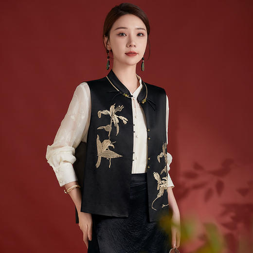 丁摩 春秋新中式国风盘扣刺绣马甲女高级感百搭醋酸马夹外套5ZF-8286 商品图0