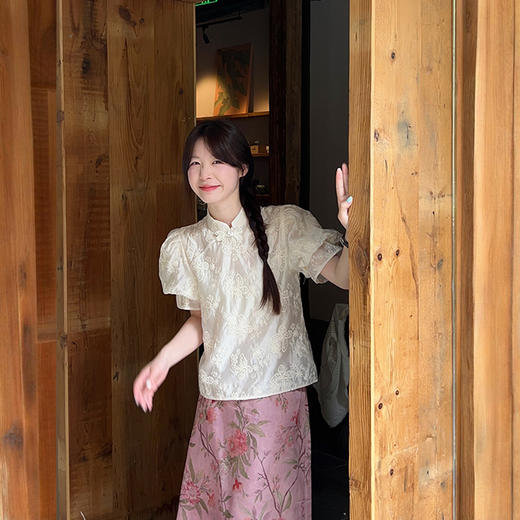 西遇新中式半身裙套装女2025年夏季新款短款盘扣衬衫上衣两件套SS050576/SS050577 商品图2