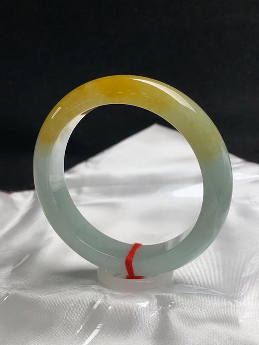 612741，54.7圈口，冰飘黄翡正圈平安镯，半截黄翡半截晴底，半山半水色，种老水足 商品图2