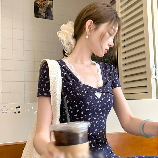 西遇v领碎花连衣裙女夏季新款蕾丝花边收腰法式短袖长裙SS050572 商品图2