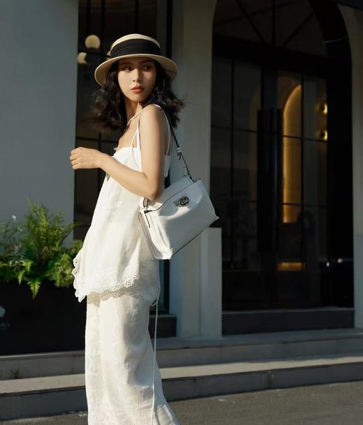 FION菲安妮 2025新款女挎包 商品图0