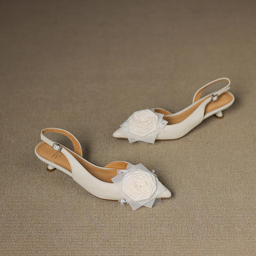 【预售5天】巨好穿包头凉鞋女夏季花朵浅口尖头中跟细跟一字扣真皮粉色HB&2235 商品图4