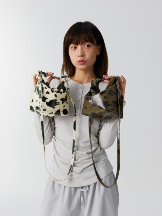 CryingCenter  奶牛纹迷你翻折手提包斜挎包 哭喊中心 商品图0