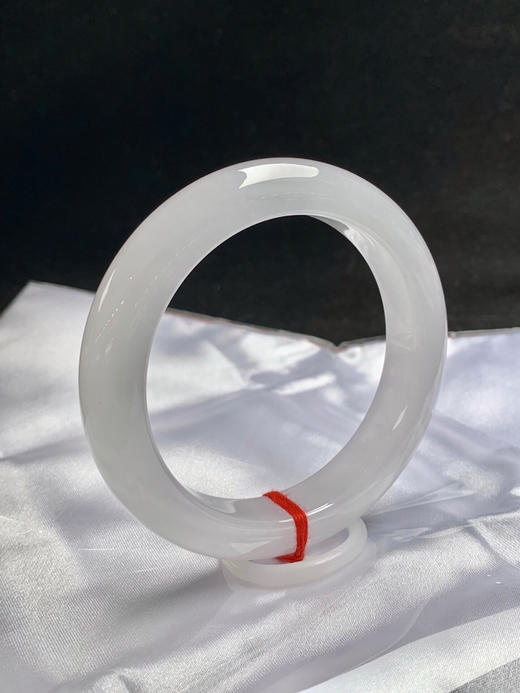 612742，56.3圈口，白冰正圈平安镯，纯净白月光，条形厚装，种老水足，干净 商品图1