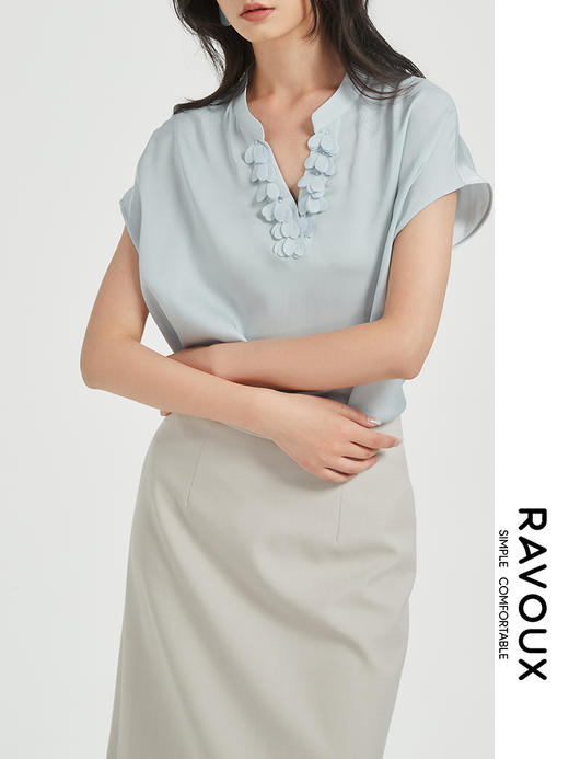 272049911立体花瓣桑蚕丝上衣 商品图3