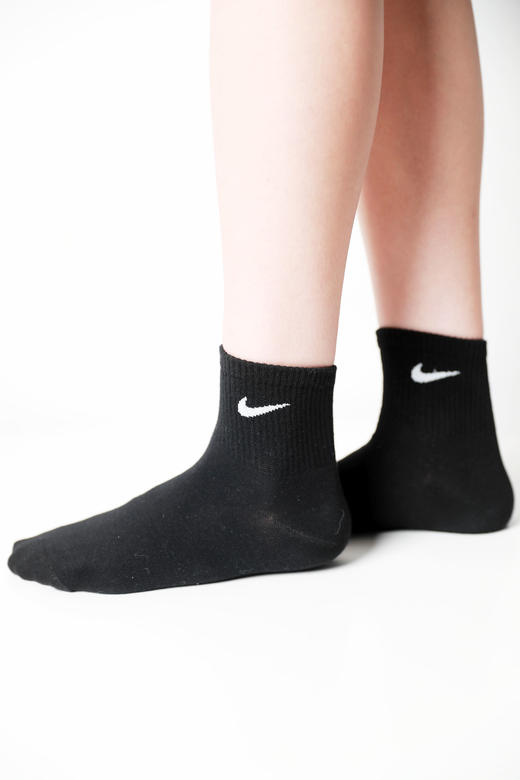 透气又好穿，黑色短筒运动袜子。情侣款基础软底透气袜子C042168 商品图10