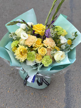 手打半开放式 混搭花束