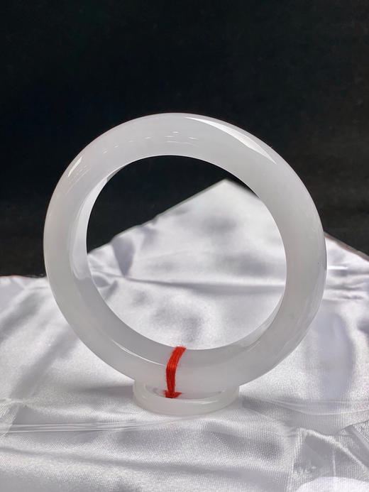 612742，56.3圈口，白冰正圈平安镯，纯净白月光，条形厚装，种老水足，干净 商品图2