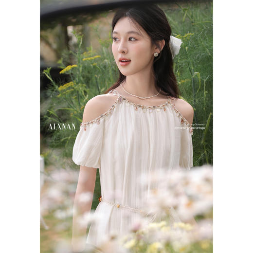 鹿向南「海岛之约」米白色挂脖连衣裙夏日新款露肩气质显瘦长裙女 商品图1