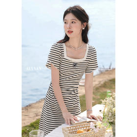 鹿向南「木槿花开」气质黑白条纹方口领连衣裙女夏季A字短袖长裙