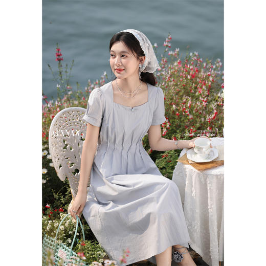 鹿向南「夏风微澜」雾蓝色气质短袖A字长裙女夏新温柔出游连衣裙 商品图4