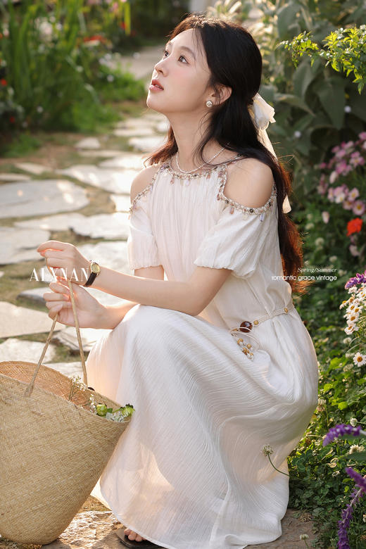 鹿向南「海岛之约」米白色挂脖连衣裙夏日新款露肩气质显瘦长裙女 商品图5