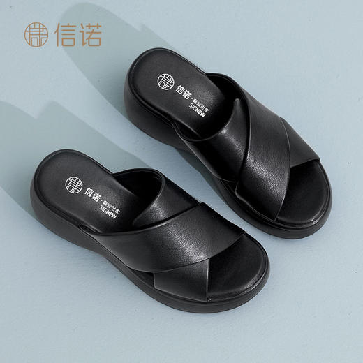 信诺妈妈拖鞋2025新款夏季中年百搭真皮厚底女鞋外穿坡跟一字拖女X5L037-99 商品图5