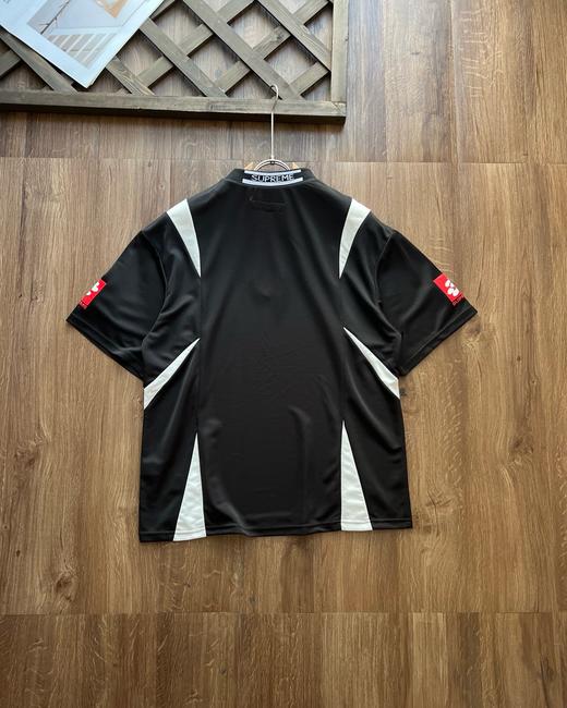 Supreme FW24 WEEK10 Crest Soccer Jersey 胸前徽章图案网状短袖足球衣 ！！ 商品图1