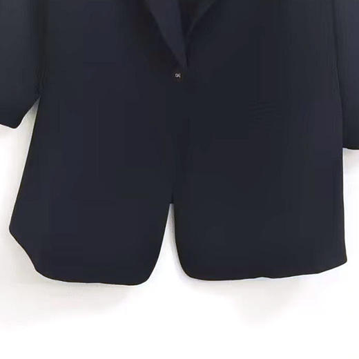 VIVIAN LIU薇薇安刘R2423105女装新款时尚翻领一粒扣圆摆西装 商品图2