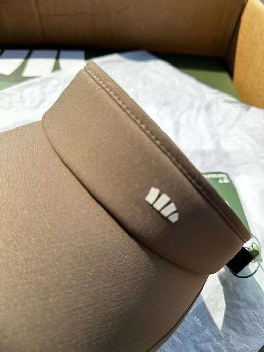 正品蕉下防晒空顶卷帽，全正品礼盒装。
颜色：漫暮黑、霜奶白，生巧棕
紫外线隔阻率≥99.99%
UPF50➕
夏日推荐搭配
官网179 商品图14