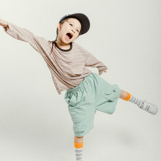 【出游季特惠】ACMEITEM爱棵米 户外亲子大容量口袋短裤宽松绣花休闲裤子男女GAG3220988C 商品图3