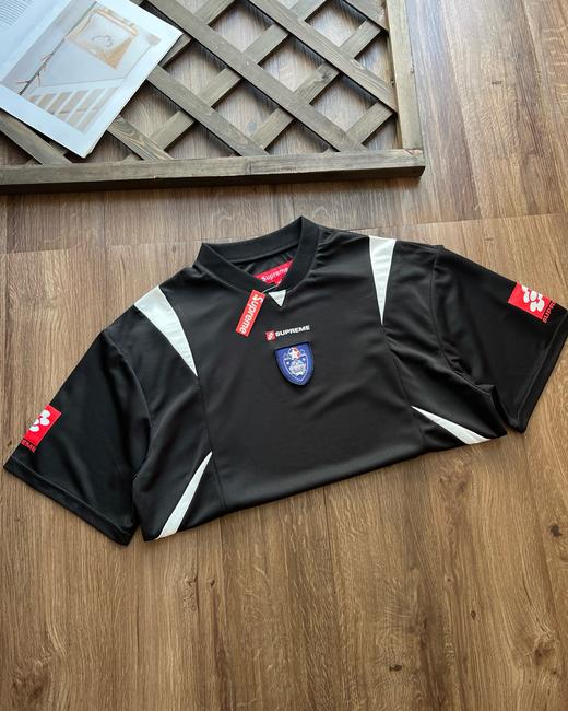 Supreme FW24 WEEK10 Crest Soccer Jersey 胸前徽章图案网状短袖足球衣 ！！ 商品图3