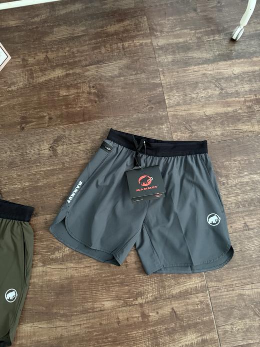 点此购买 猛犸象夏季男士户外速干轻量化激光打孔压胶短裤五分裤 LL 316103 商品图1