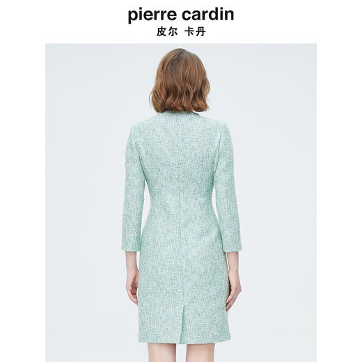 [皮尔卡丹女装]冬季新款蓝色V领绣花收腰连衣裙 商品图2