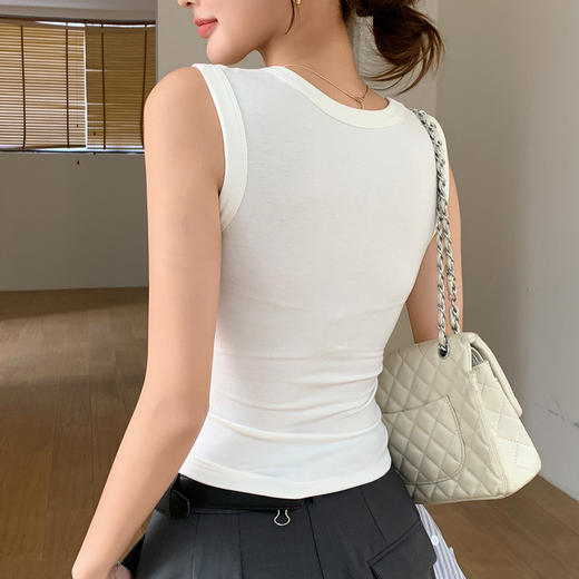 【免穿文胸】春夏时尚方领宽肩带遮副乳打底背心女带胸垫内搭显瘦H875纯色模杯背心 商品图5
