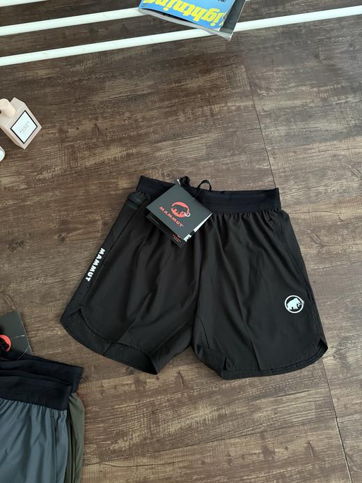 点此购买 猛犸象夏季男士户外速干轻量化激光打孔压胶短裤五分裤 LL 316103 商品图5