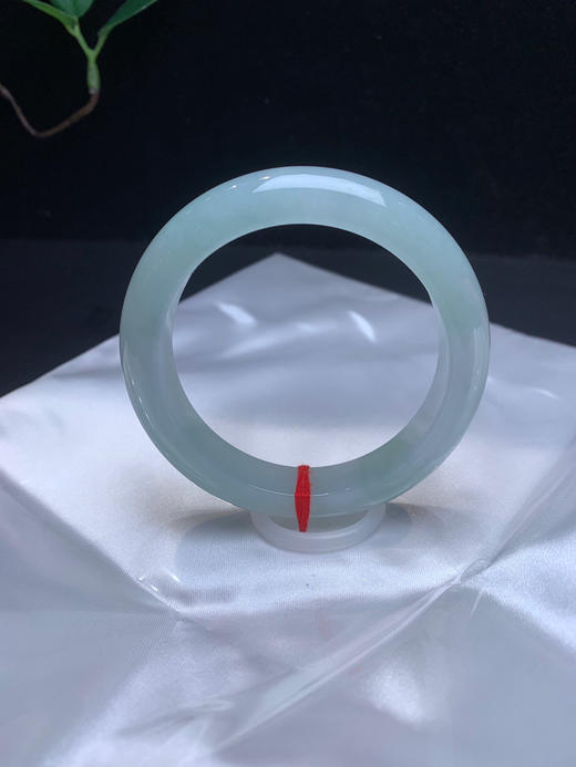 612749，55.2晴水底手镯，整条带淡淡的底色、清新干净、很秀气 商品图1