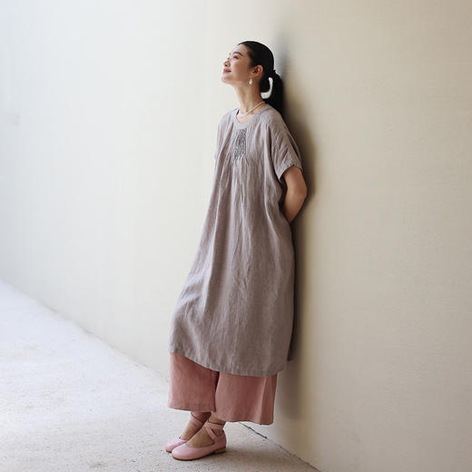 绽放旅行女装176朵/色织亚麻塔克捏褶文艺简洁圆领连肩短袖连衣裙 商品图2