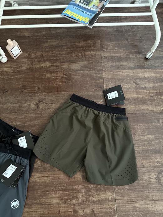 点此购买 猛犸象夏季男士户外速干轻量化激光打孔压胶短裤五分裤 LL 316103 商品图4