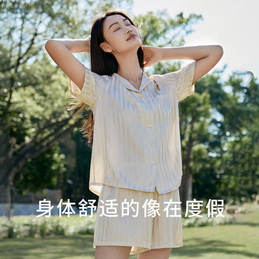 礼物】情侣真丝睡衣光影条纹100%桑蚕丝宽松短袖短裤衣裤套金三塔  YSFFB405/YSMFB401 商品图1