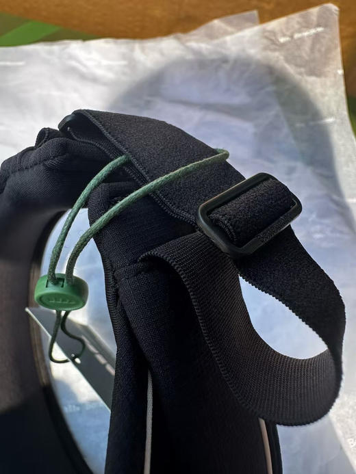 正品蕉下防晒空顶卷帽，全正品礼盒装。
颜色：漫暮黑、霜奶白，生巧棕
紫外线隔阻率≥99.99%
UPF50➕
夏日推荐搭配
官网179 商品图13