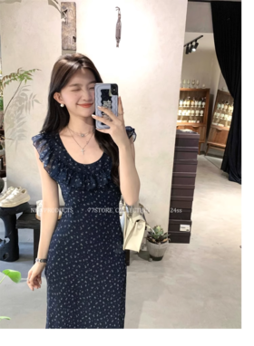 ✨前后2穿🦋领口经过设计师严格把控【法式荷叶边碎花连衣裙】附身不会走光无袖设计，荷叶边花边小飞袖