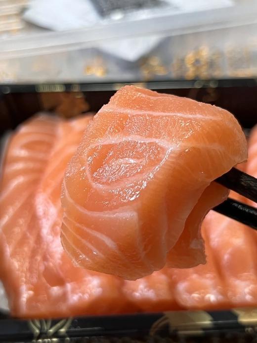预售周五到货！正宗挪威冰鲜三文鱼~看看这个鱼油线，一分品质一分价格，拒绝跟菜市场通货对比。 商品图2
