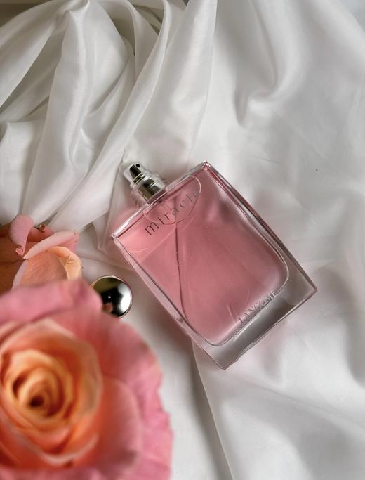 【兰蔻奇迹女神淡香水】超级浪漫气息 一闻就沦陷·花果香调 但 真的太好闻了 买给自己当做礼物也是极好的，就是小仙女的味道 包装和瓶身的颜色都是我喜欢的，甜甜柔柔软软的味道 商品图4