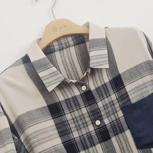 VIVIAN LIU D2443002初秋女装新款时尚翻领宽松长款长袖上衣 商品图3