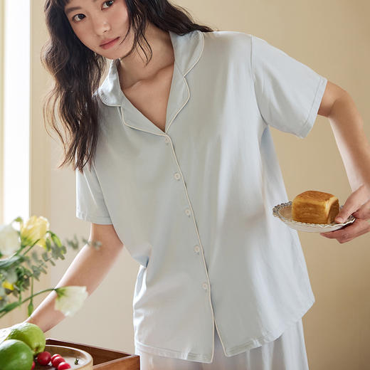 【2026夏季】桑蚕丝・开衫家居服 翻领爽滑亲肤凉感 短袖短裤宽松纽扣套装 纯色设计感外穿睡衣 商品图1