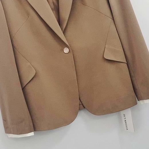 VIVIAN LIU薇薇安刘V2513105梅春女装新款翻领可拆卸袖口西装外套 商品图2