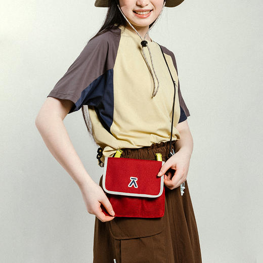【出游季特惠】ACMEITEM爱棵米-户外撞色休闲斜挎包便携小巧精致出行小包GAG3510421A 商品图2