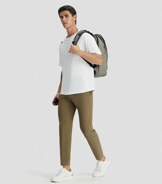 外贸尾单，青岛代工厂渠道，迪桑特情侣款速干体恤，抗菌速干面料。黑白两色。
尺码M-3XL 商品图0