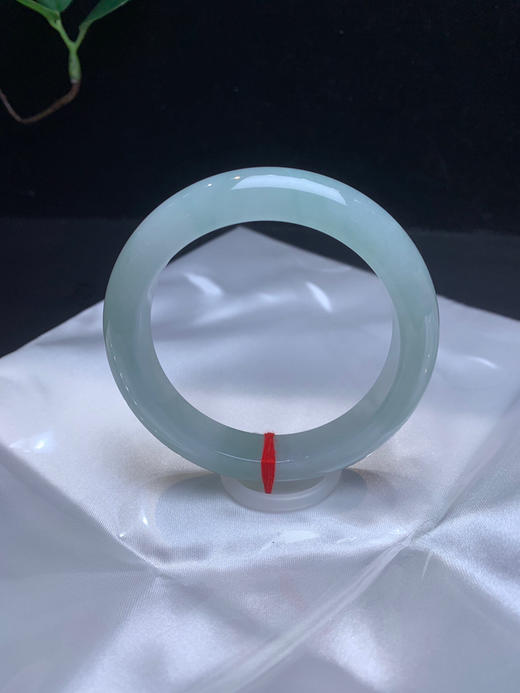 612749，55.2晴水底手镯，整条带淡淡的底色、清新干净、很秀气 商品图0