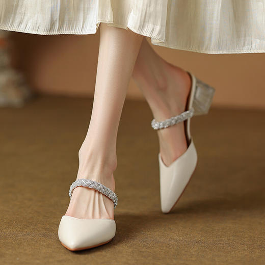 【预售5天】清凉浪漫水晶跟珍珠穆勒拖鞋夏季款粗中跟尖头羊皮包头凉鞋女DQ&DQ6502F 商品图4